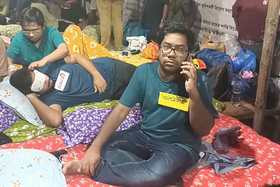 Aniket Mahato, junior doctors, protest, hunger strike, health condition, R G Kar Case