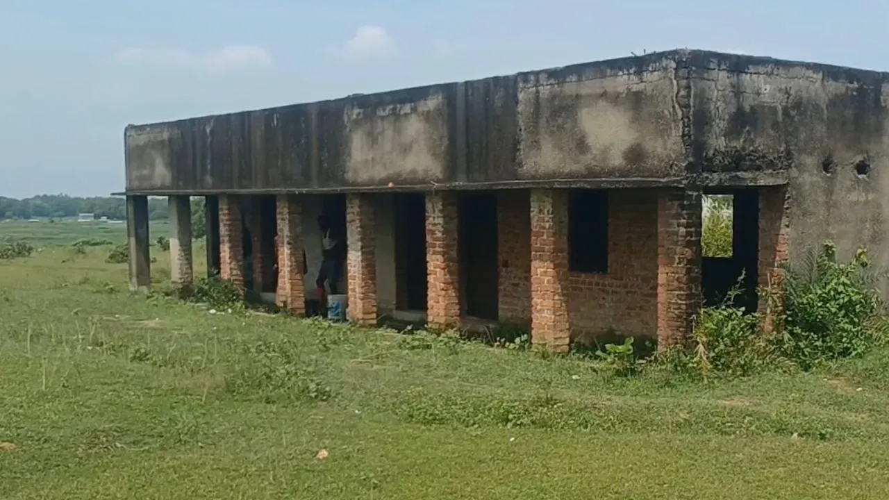 school, poor infrastructure, no students, one teacher, Government school,