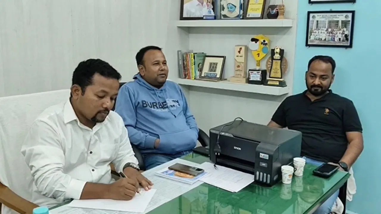TMC Leader, fraud case, deceprtion, took money, recruitment scam, Balurghat, police complaints
