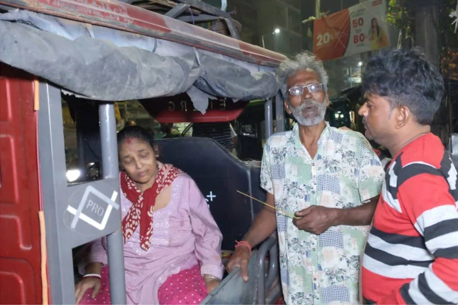 old man, sick woman, Bardhaman, refer, Kolkata, toto, financial crisis,