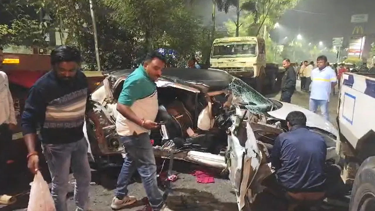 TMC MLA, Car accident, high speed, Howrah, death, hospitalized, injured