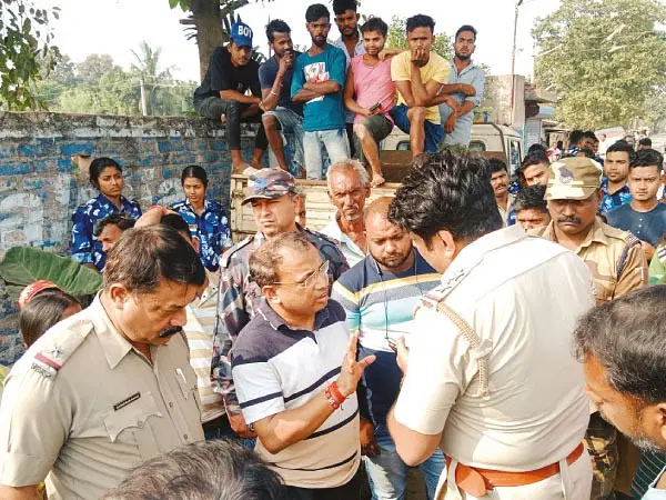 police, stone, thrown, Lathicharge, Kalyani, dumping ground, BJP MLA, arrest