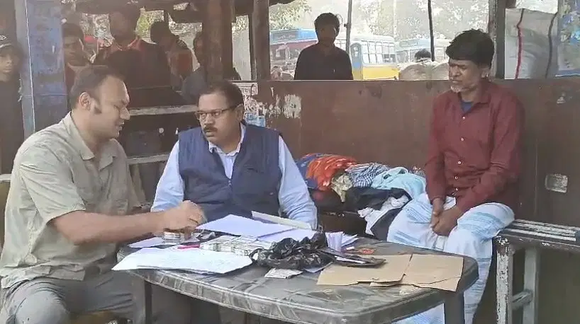 huge money, recovered, Dharmatala Bus Stand, fake notes, STF, Police, detained