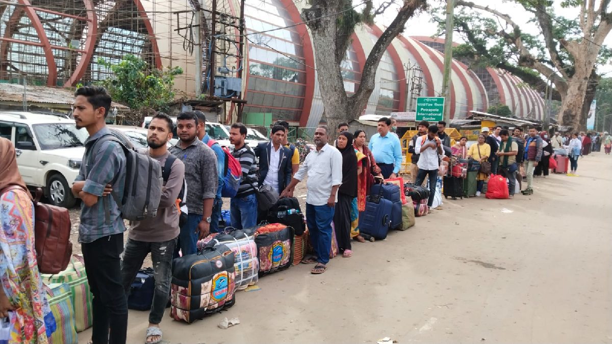Bangladeshi, hotels, not allowed, Bangladesh situation, Hindu Violation, protest