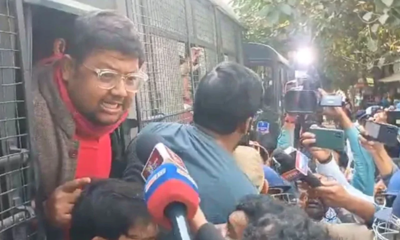 SFI , এসএফআই, পুলিশের লাঠিচার্জ