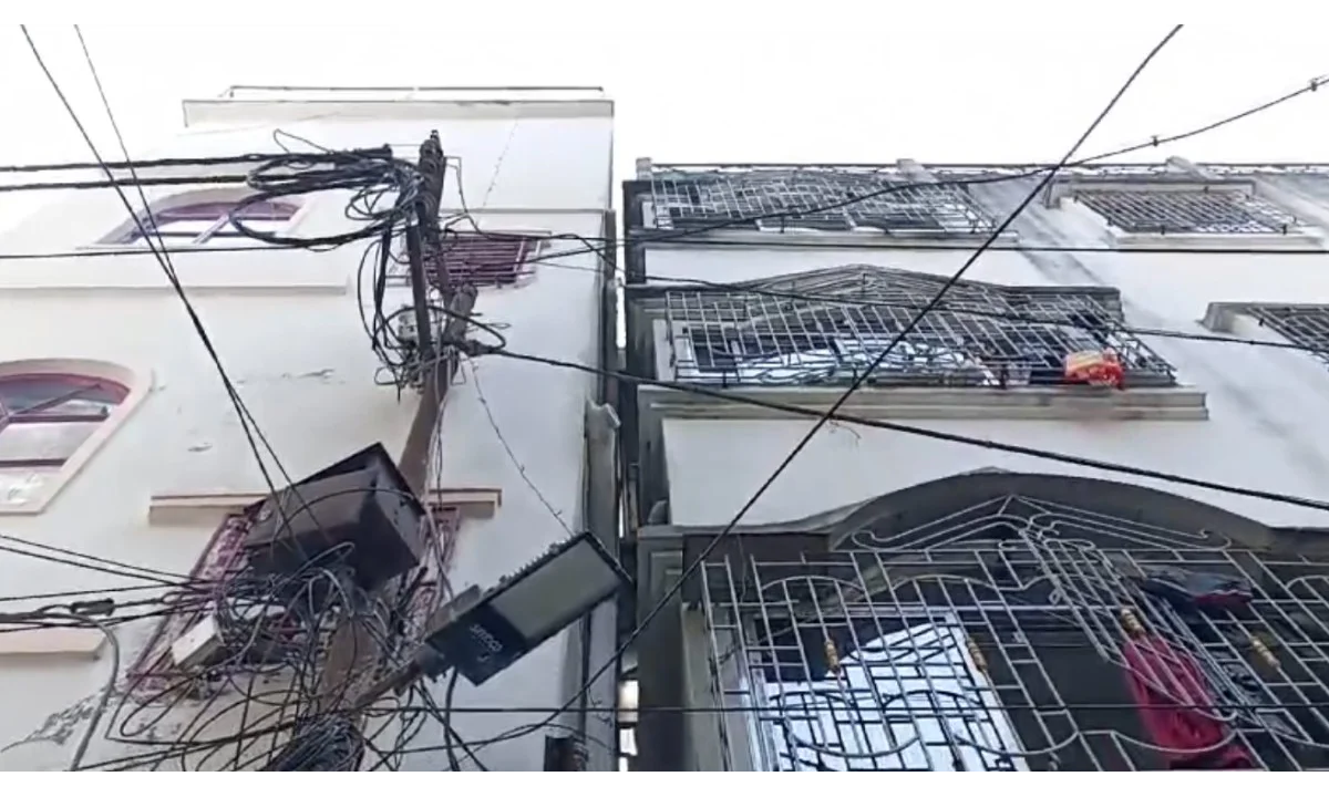 two building collapsed in kolkata