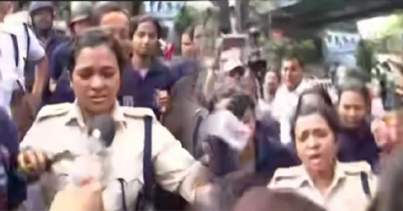 Kolkata,এক্সাইড মোড়, kolkata police, journalist