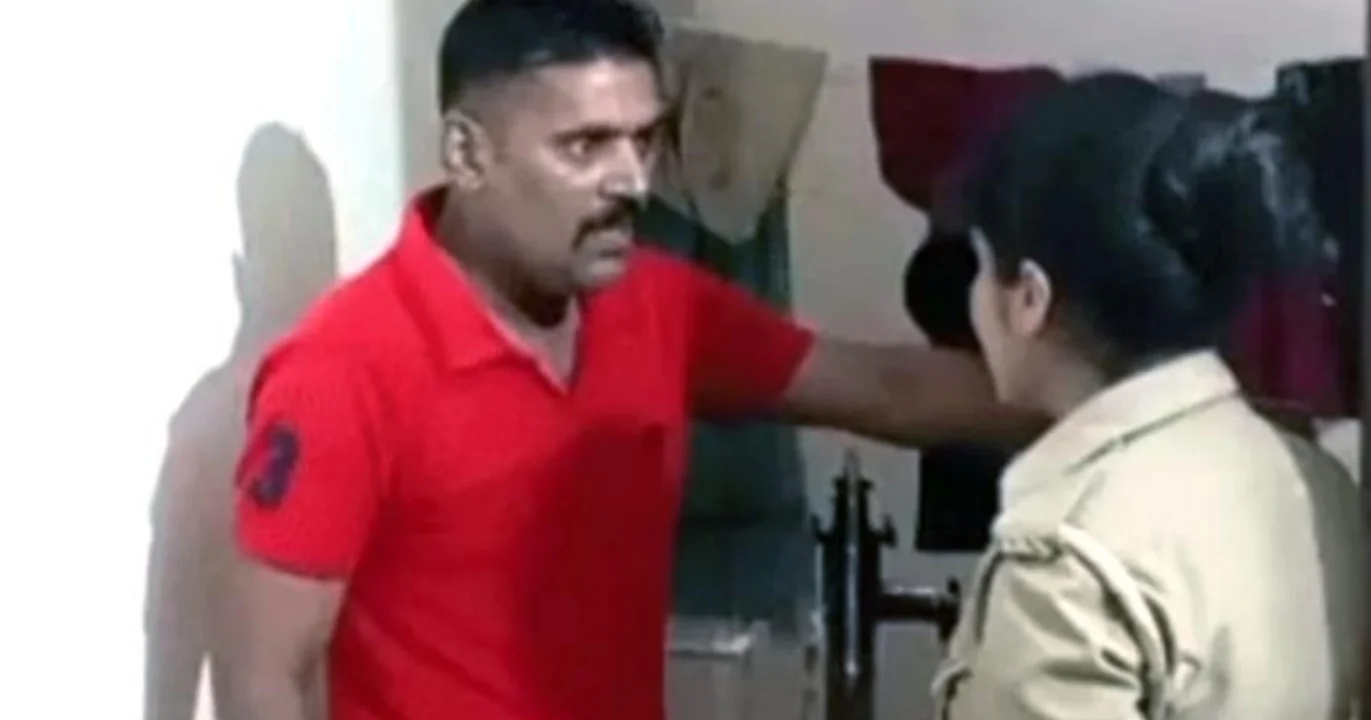 Husband catches wife with colleague in Kushinagar Uttar Pradesh