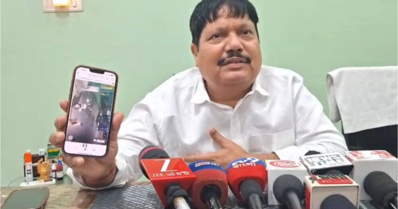 Arjun Singh, Bomb Attack, Firing, Jagaddal Violence, BJP, West Bengal Politics, Midnight Attack, Police Investigation, Sanjay Singh Car Damage, অর্জুন সিং, জগদ্দল বোমাবাজি, গুলি চালনা, বিজেপি, পশ্চিমবঙ্গ রাজনীতি, রাতের হামলা, পুলিশ তদন্ত, সঞ্জয় সিং গাড়ি ভাঙচুর