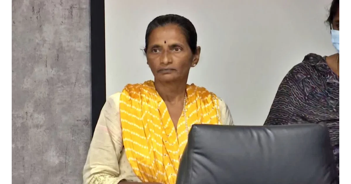maoist leader sujata wife of kishenji surrenders police