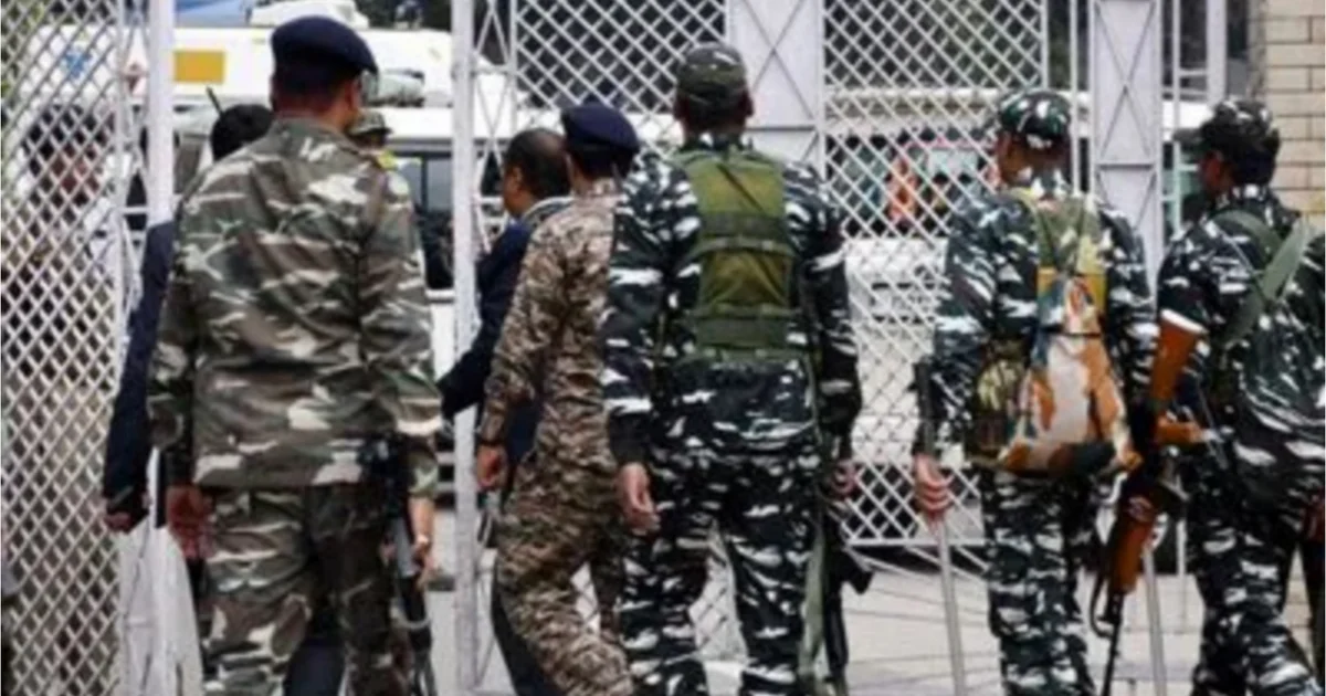 ED raids Trinamool linked school owners flat in Nagerbazar