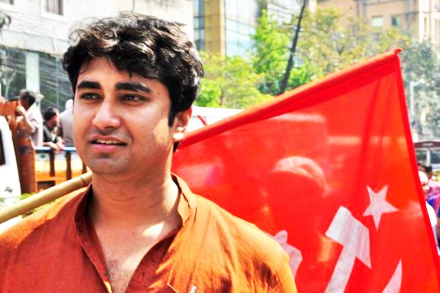 ‘ওরা সরকার ঘনিষ্ঠ বলেই চাপা পড়তে পারে সত্য, শেষ পর্যন্ত লড়ব, ধামাচাপা পড়তে দেব না তদন্ত’ সব অপরা'ধীদের সামনে আনতেই হবে! নির্বাচনের প্রাক্কালে, কমরেড রাহুল অরুণোদয়ের মৃ'ত্যু ঘিরে বি*স্ফোরক মন্তব্য শতরূপ ঘোষের!