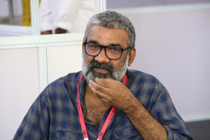 শ্যুটিং চলাকালীন অভিনেত্রীকে কেরাভানে ডেকে নিয়ে যৌ*ন হেন'স্থা! পুলিশের হাতে ধরা পড়েন অভিযুক্ত পরিচালক! এই ঘটনায় ইন্ডাস্ট্রির অন্ধকার দিক ফের আলোচনায়!