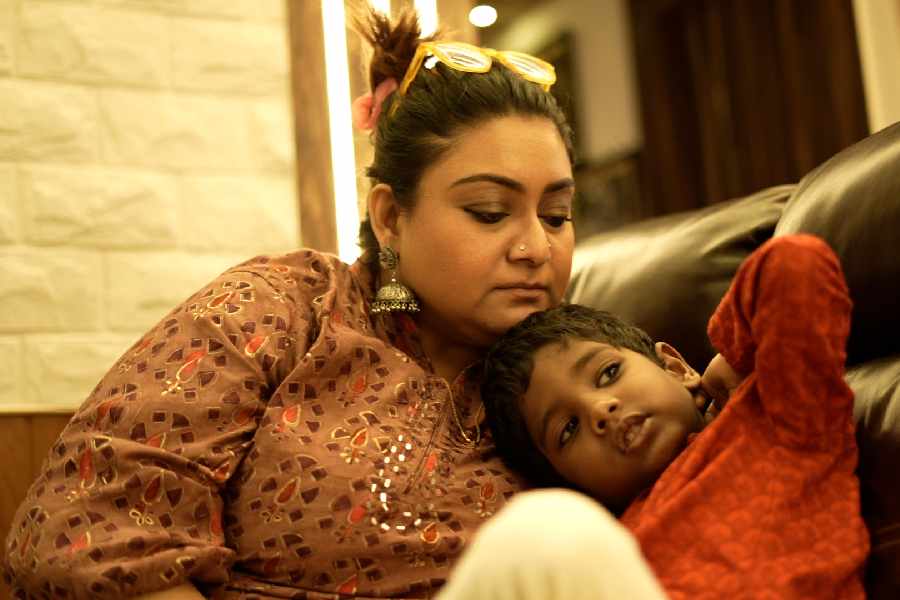 হঠাৎ অসুস্থ ছোট্ট আদি! হাসপাতালে ভর্তি জোজো মুখোপাধ্যায়ের পুত্র! কী হয়েছে তাঁর? গায়িকার কথা শুনে, উদ্বেগে অনুরাগীরা! হঠাৎ অসুস্থ ছোট্ট আদি! হাসপাতালে ভর্তি জোজো মুখোপাধ্যায়ের পুত্র! কী হয়েছে তাঁর? গায়িকার কথা শুনে, উদ্বেগে অনুরাগীরা!