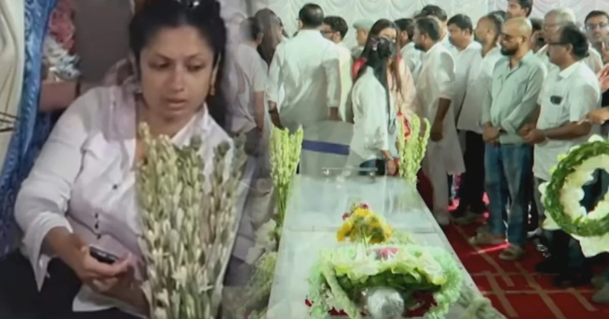 Anik Dutta, Anik Dutta Death, Aishi Dutta, Tollywood News, Bengali Director, Suicide Note, Jeetu Kamal, Bhooter Bhabishyat, Bengali Film Industry, Kolkata News, অনীক দত্ত, অনীক দত্ত মৃত্যু, ঐশী দত্ত, টলিউড খবর, বাংলা পরিচালক, সুইসাইড নোট, জিতু কমল, ভূতের ভবিষ্যৎ, বাংলা সিনেমা, কলকাতা খবর