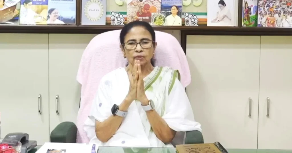 ৬০ বিধায়কের অনুপস্থিতি, দুই বিধায়কের বহি’ষ্কার, অভিষেকের উপর জনরো’ষ, রাজ্য রাজনীতির অ’স্থির আবহে লাইভে এসে সরব মমতা বন্দ্যোপাধ্যায়! কারা তৃণমূলকে দু*র্বল করার চেষ্টা করছে বলে অভিযোগ তুললেন তিনি? Mamata Banerjee, পশ্চিমবঙ্গ রাজনীতি, TMC তৃণমূল কংগ্রেস