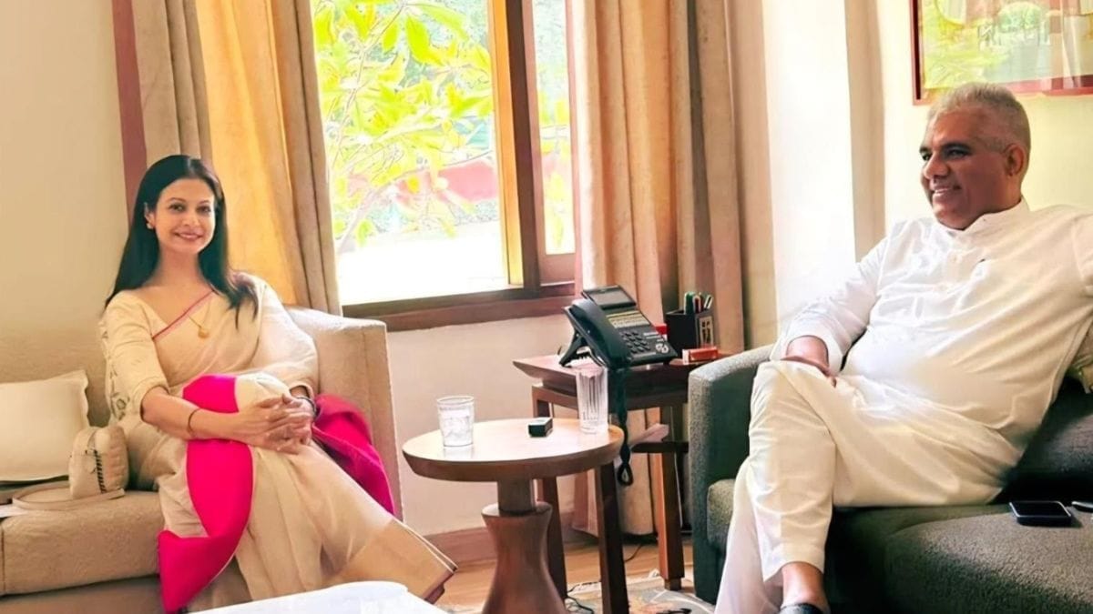 সমস্ত জল্পনায় ইতি টেনে, রথের দিনই 'দিদি'র হাত ছাড়লেন টলি-কুইন! রাজ্যসভা থেকে অবশেষে ইস্তফা কোয়েল মল্লিকের! বিজেপিতে যোগদানের পথে অভিনেত্রী?
