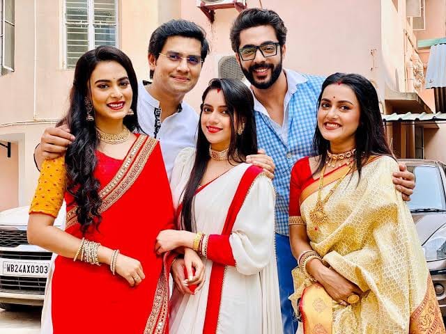 দারুণ সুখবর! মাথায় শোলার মুকুট ও কপালে চন্দনের কলকা, বর্ষার আবহে সামাজিক বিয়ে সারলেন স্টার জলসার ‘ভাগ্যলক্ষ্মী’-র অভিনেত্রী! সাতপাকে ঘুরলেন কোন জনপ্রিয় অভিনেতার সঙ্গে?